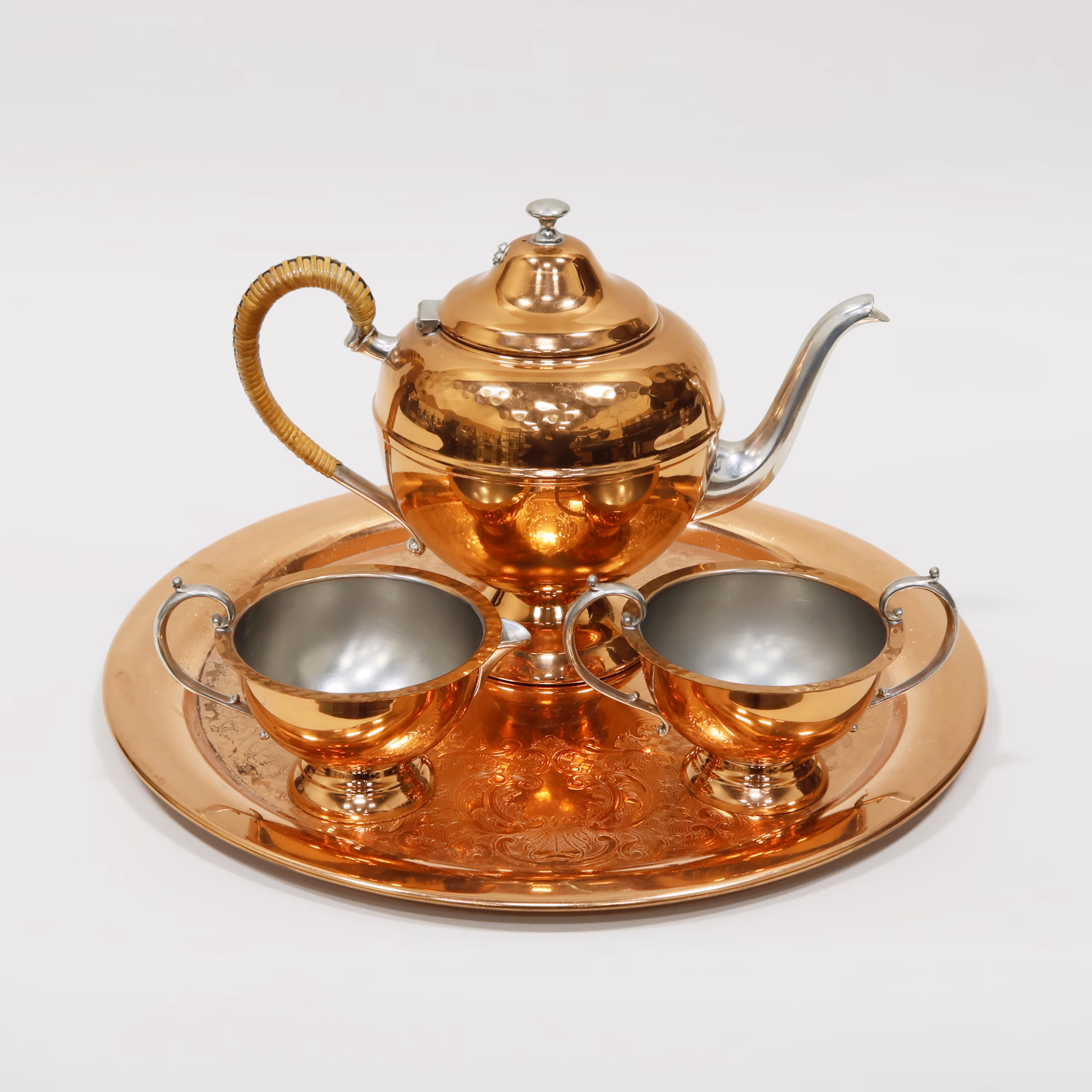 SINCE 1979 Hall's Auction Services CONSIGN WITH HALL'S AUCTION YOUR TRUSTED SOURCE FOR ANTIQUES, COLLECTIBLES AND WINE & SPIRITS
